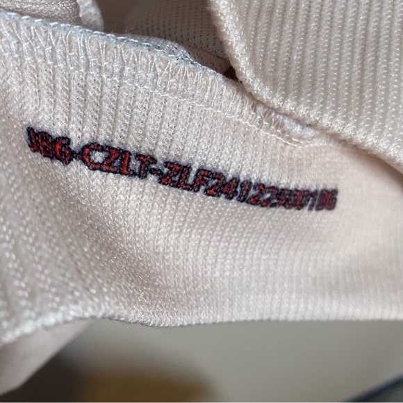 Classic V-Neck Knit Sweater Vest – Size XL - Picture 6 of 8